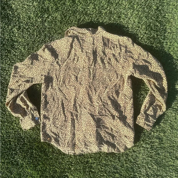 Spenser Jeremy Silk Cheetah print button down, size 6 - Picture 8 of 9